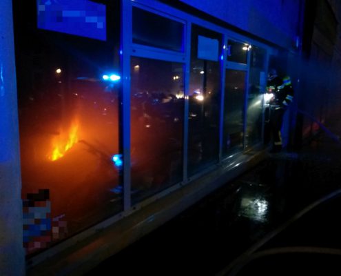 Brand eines Ausstellungsstücks in der Geschäftsauslage